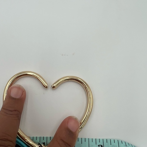 Faux Gold/Turquoise Two Heart Bracelet NWT - Picture 7 of 7
